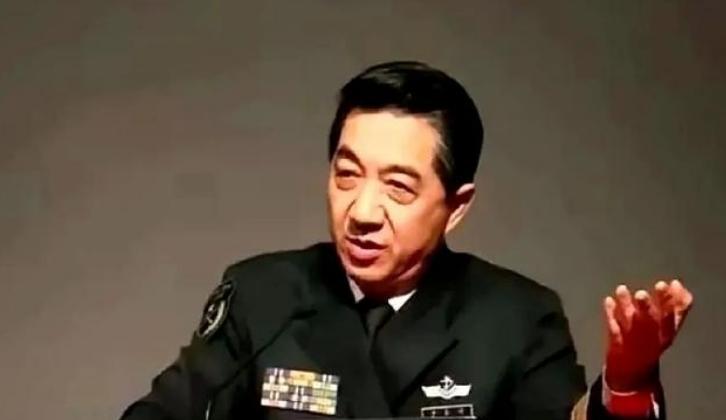 谢谢你张召忠！你真是伟大的预言家！2015年你就说过：“美国啥也不干，让东方大国