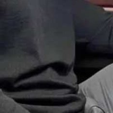 《太阳报》最新报道，凯蒂-普莱斯的丈夫李-安德鲁斯声称，他正出价收购切尔西足球俱