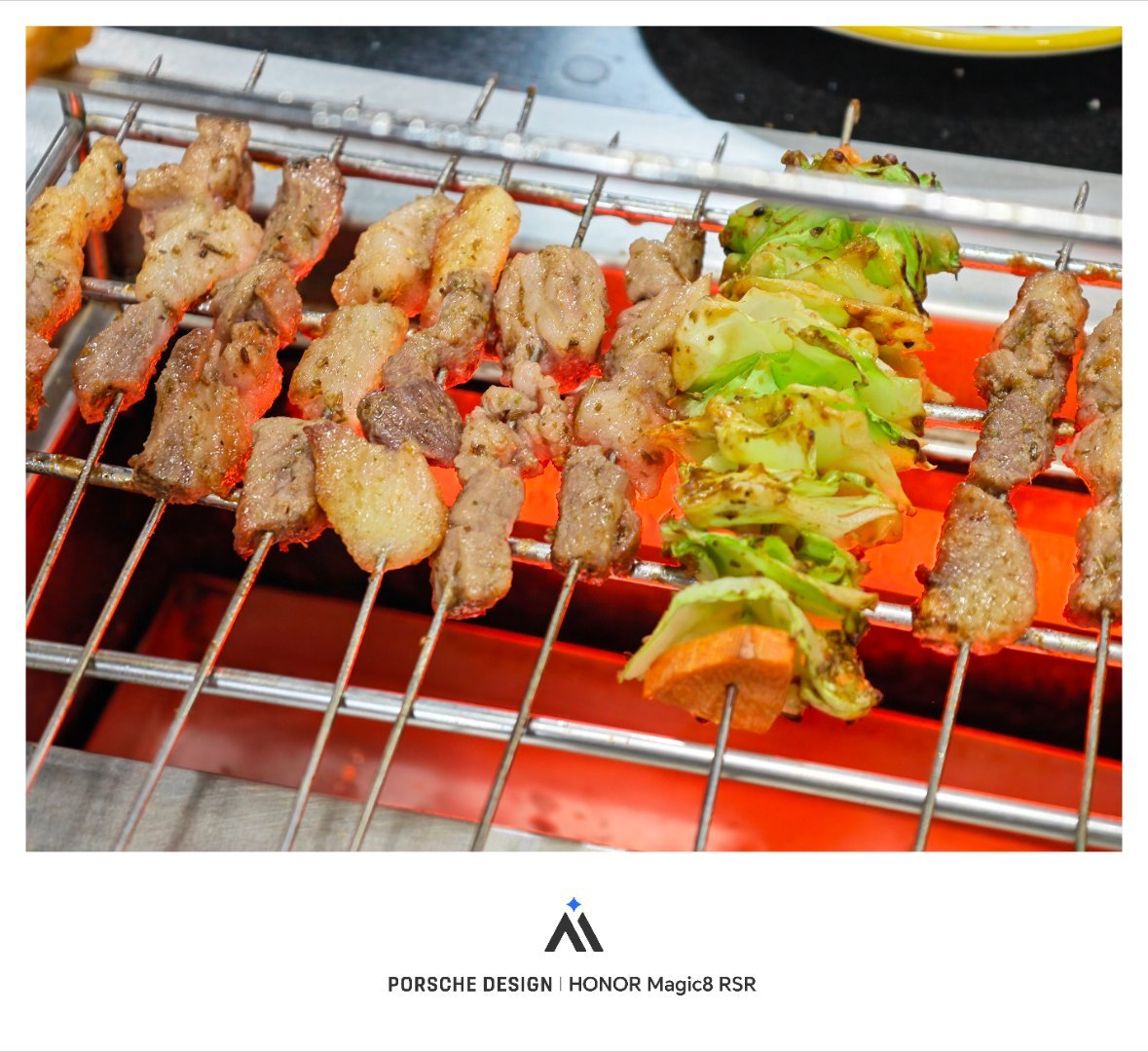 心心念念的淄博烧烤终于是吃上了，大家晚饭都吃了没啊爆火鸡煲店老板称用的冰冻鸡