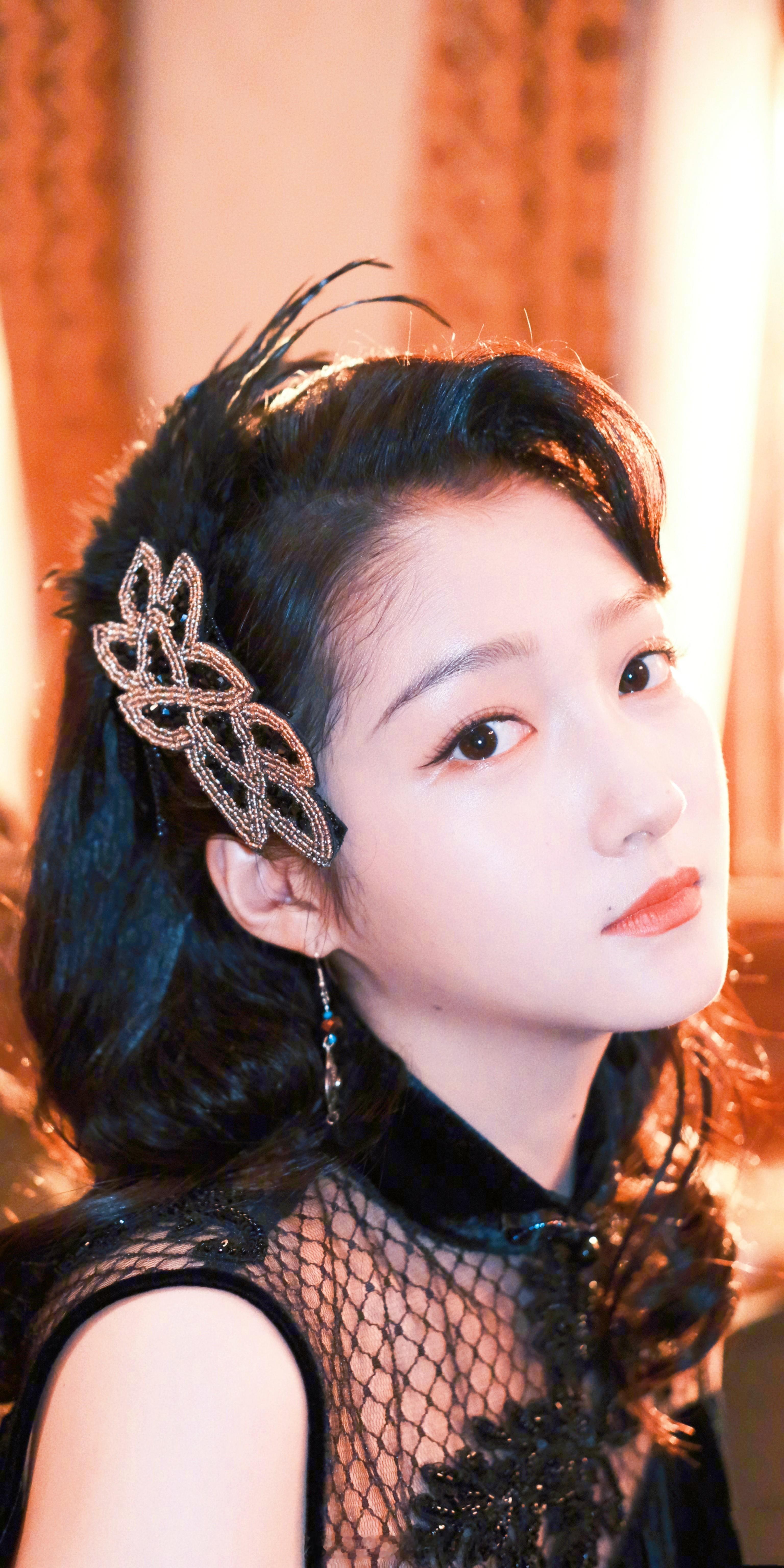 关晓彤黑纱美人 