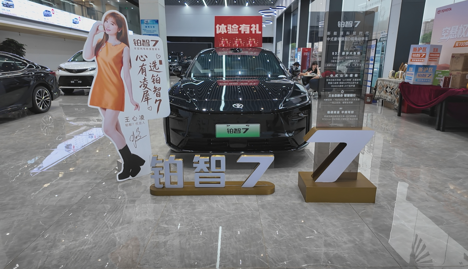 前段时间铂智7用户大会官宣了行业首个电池事故起火厂家全担责的政策。很多人担心是不