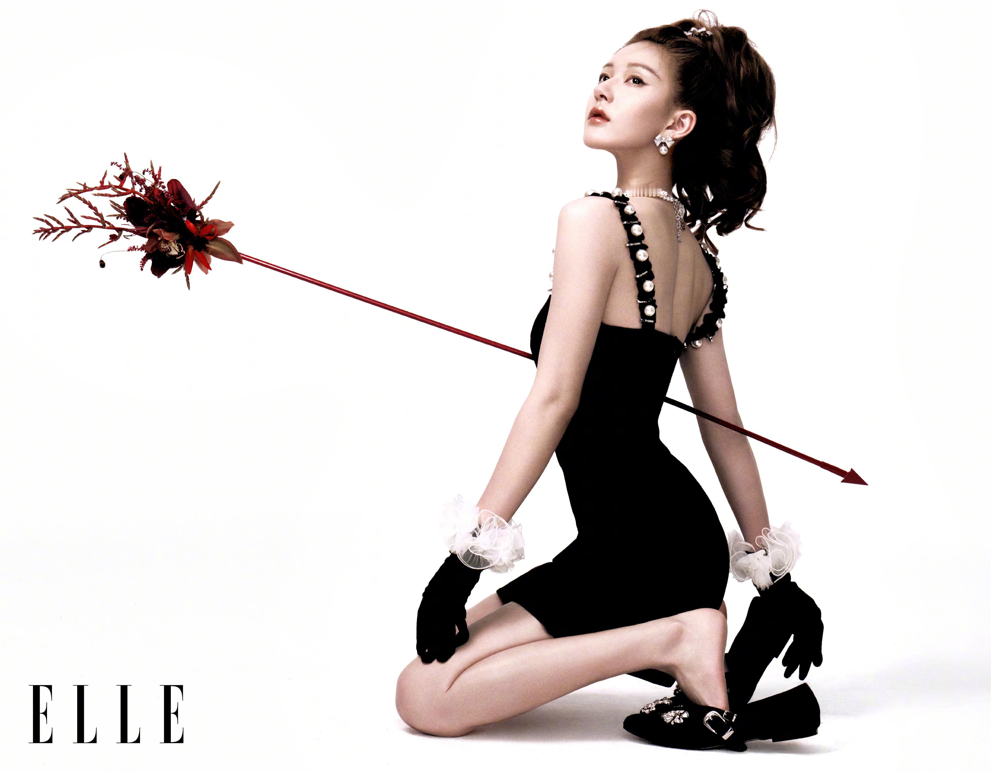 赵露思ELLE首封赵露思《ELLE》八月刊 ​​​