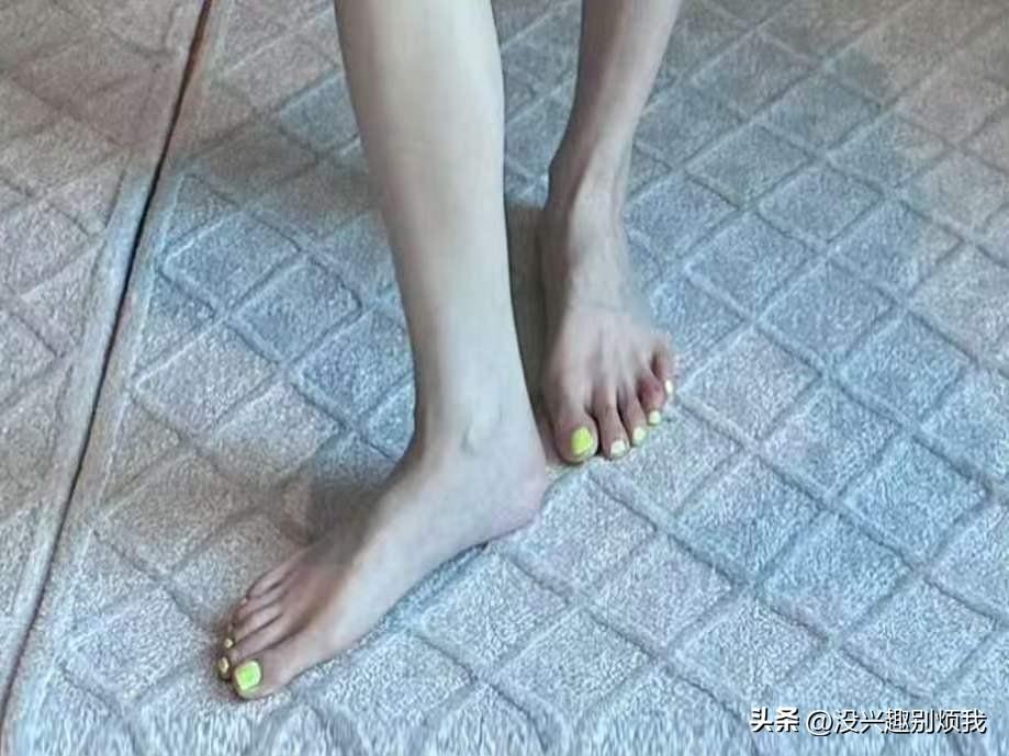 吴宣仪自拍，身材超好的