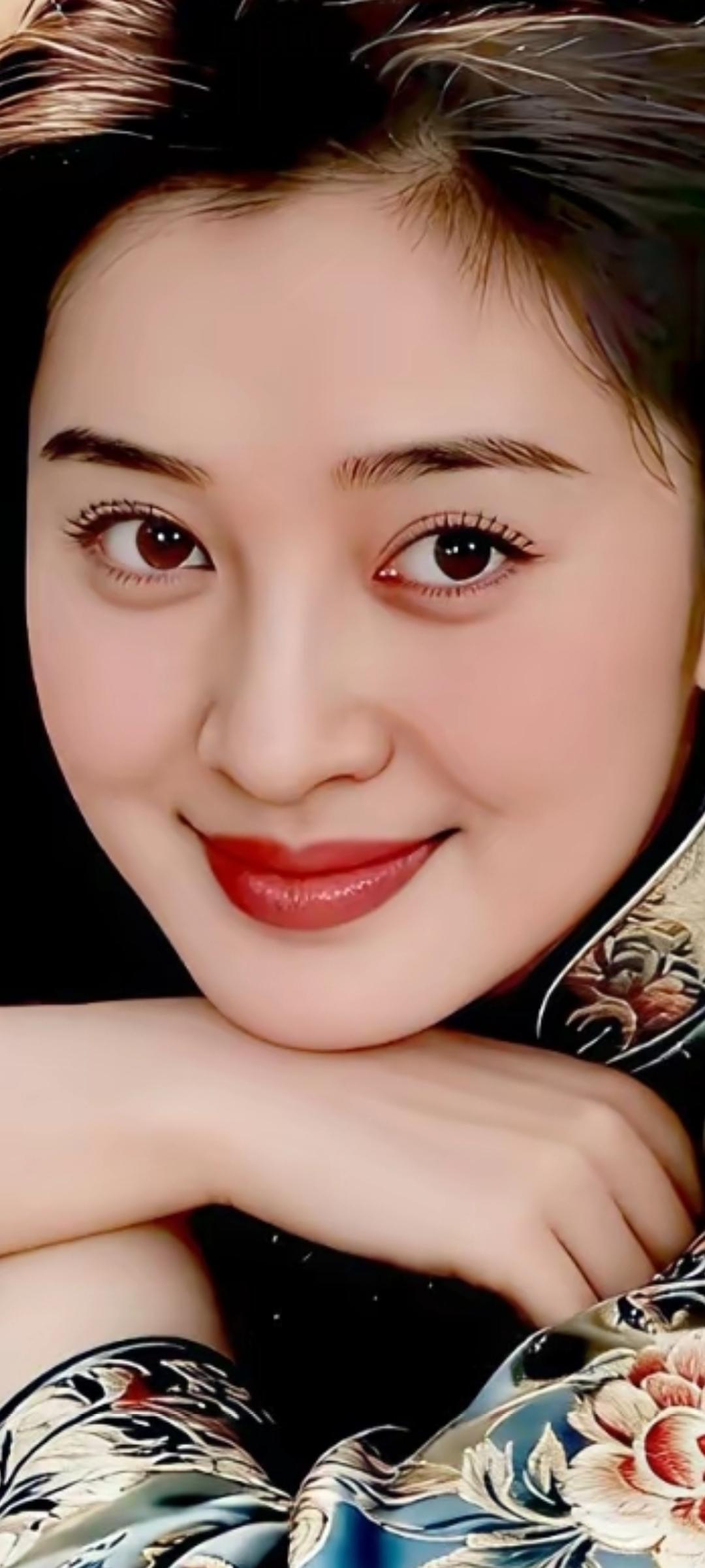 甜美笑容，花式妆容，时尚穿搭，魅力四射！