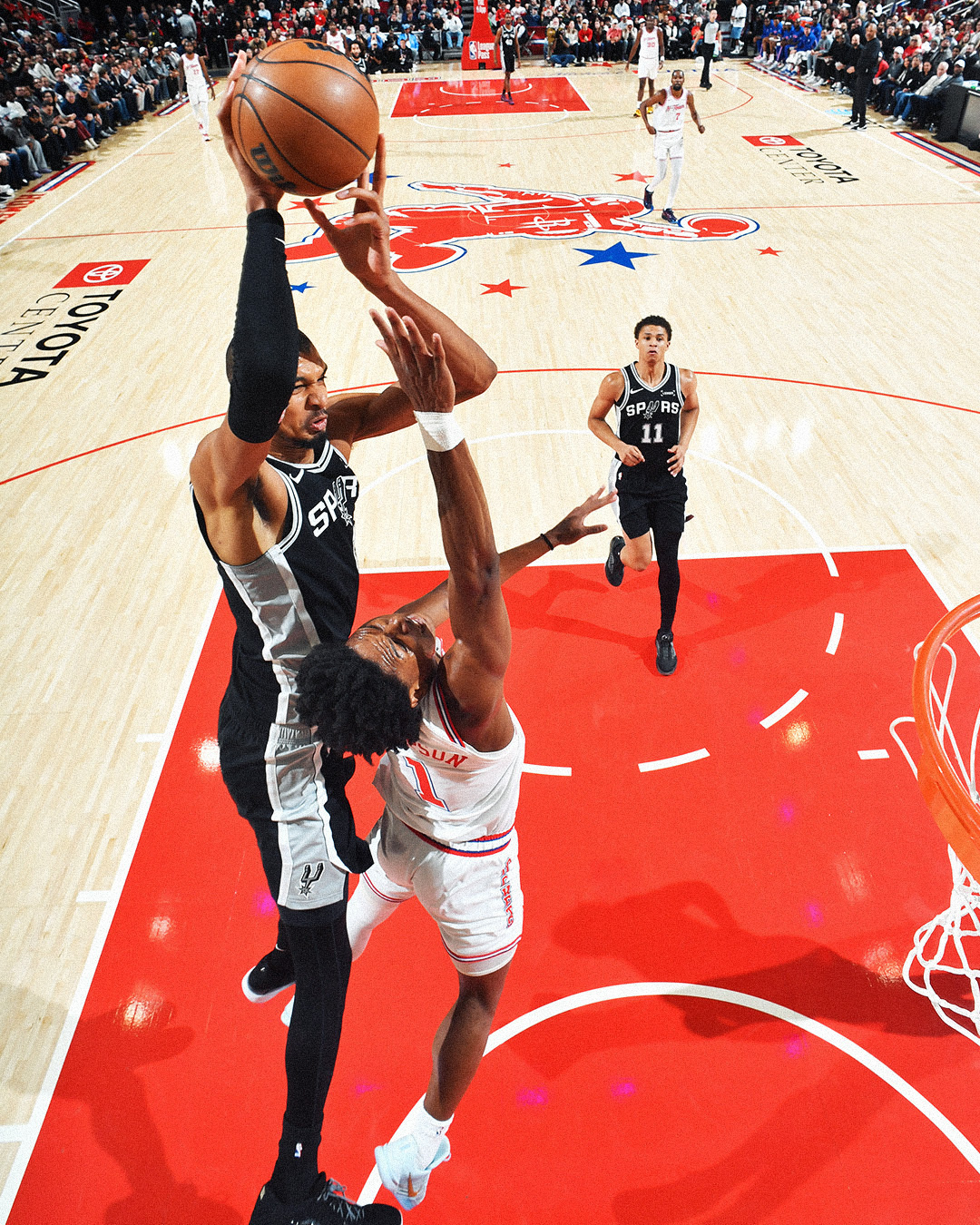 文班亚马职业生涯打完150场： 3440 分 1631 个篮板 520 次盖帽文