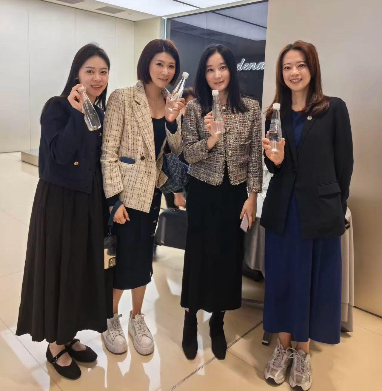 国民党主席郑丽文一行今（12日）访问大陆的最后一天，上午他们参观了小米工厂。国民