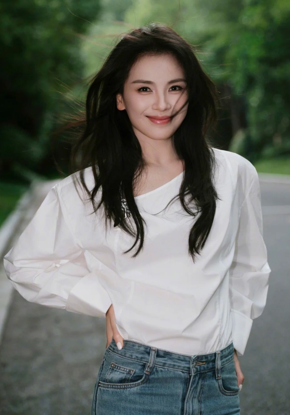 刘涛活力满满的气质美啊[送花花][送花花] ​​​