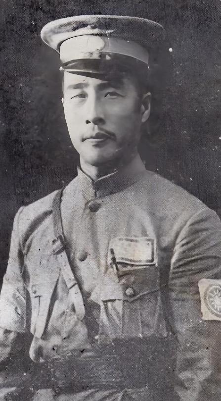 1938年，韩复榘被枪决后，郑洞国奉命去抄家，本以为会撞见哭天喊地的局面，谁知韩