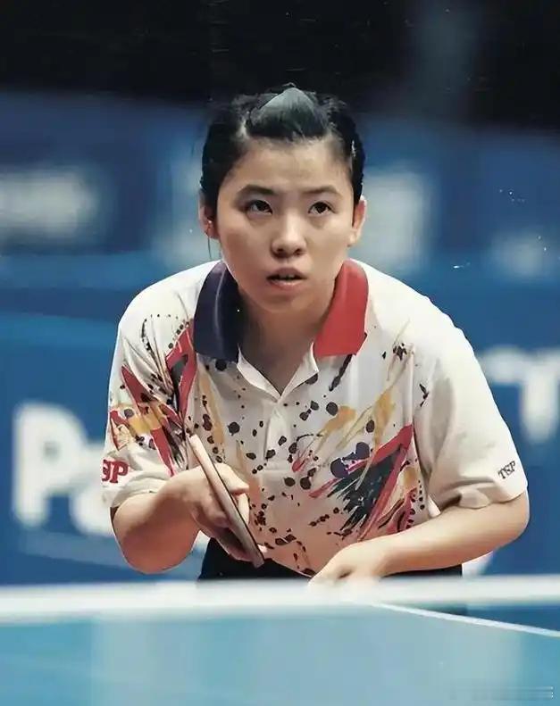 邓亚萍大赛很少失手，仅有的几次失手，列一下，看看她曾经输给了谁1.1989年世锦