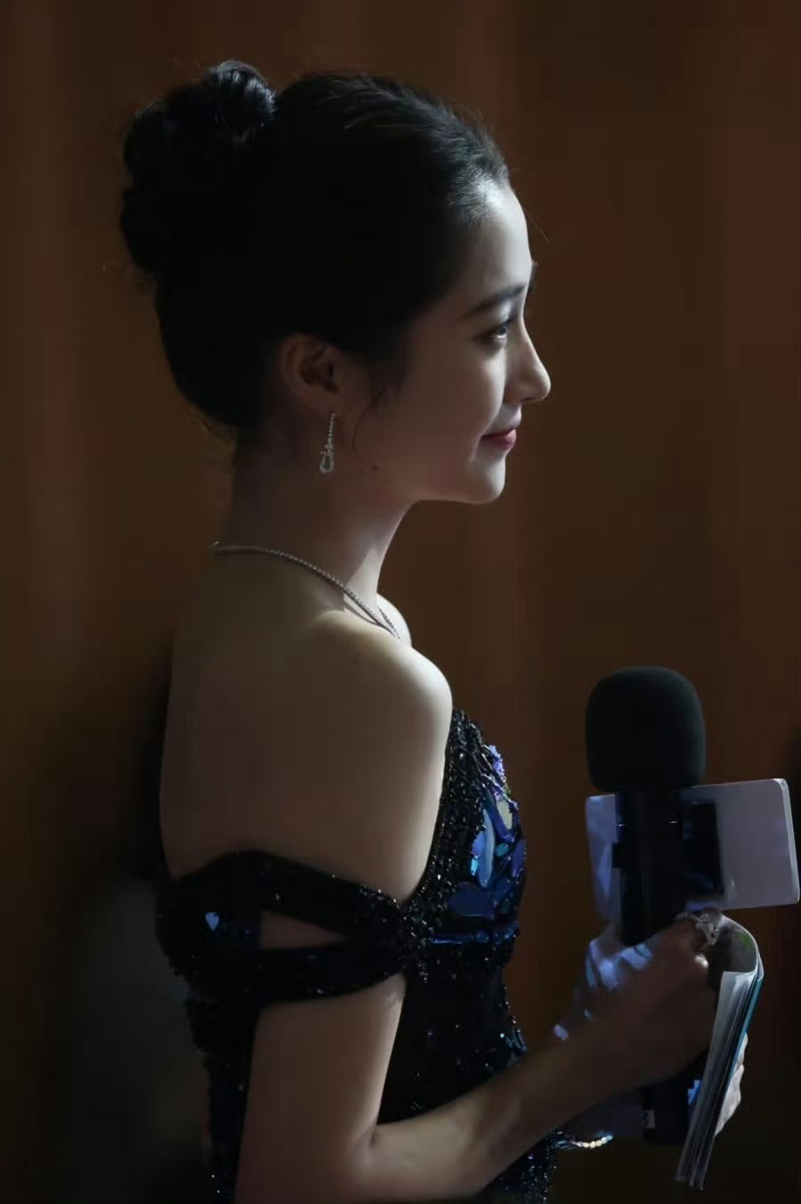 关晓彤 gxt关晓彤千里江山图gxt关晓彤董慧文“还记得秋風的落叶，还记得对你的