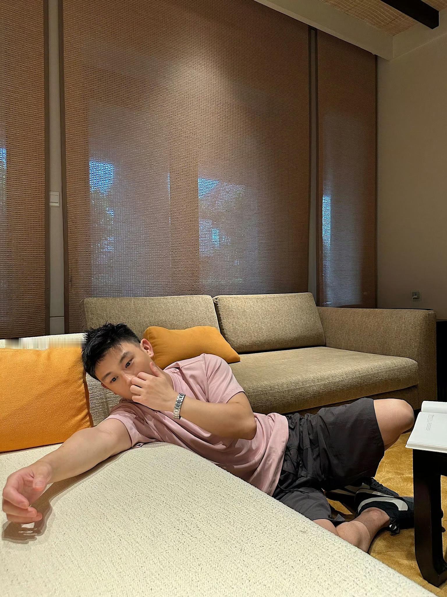 思慕社字母 你要允许自己枯萎几天，再重新发芽。没关系，裂缝是光照进来的地方，也是
