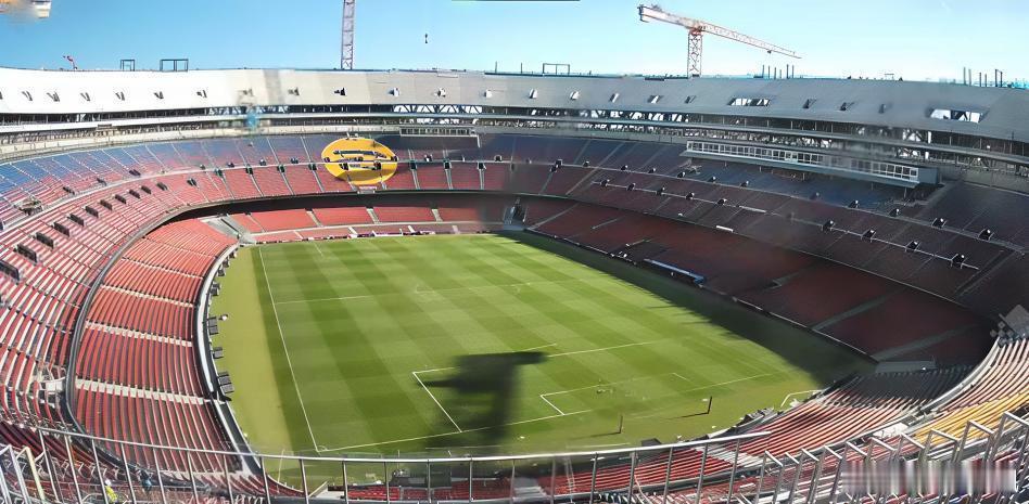 每体：诺坎普体育场的第三层现在已结构完工。下一步将包括为看台进行防水处理并安装座