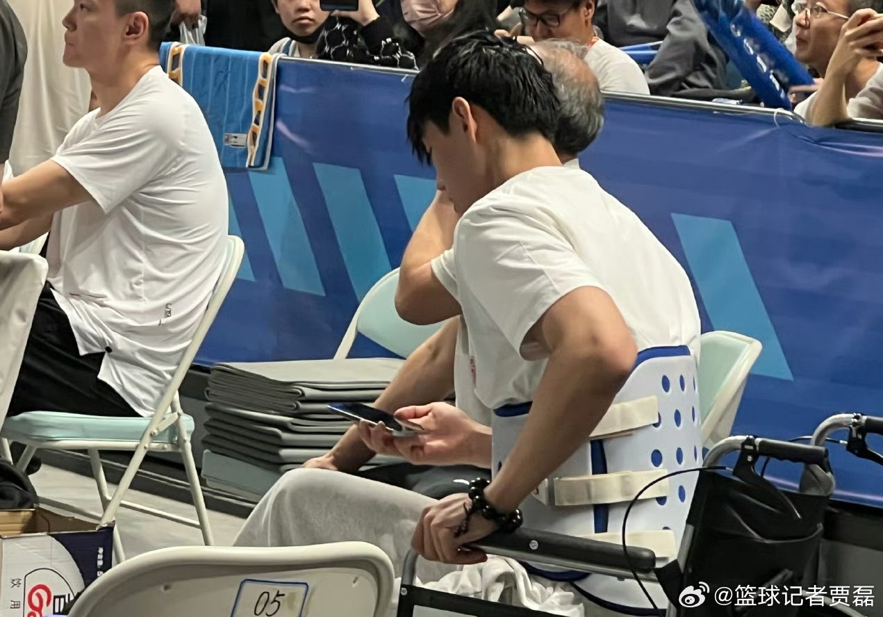 曾凡博确认将缺席8月份的男篮亚洲杯，将离开国家队返回俱乐部继续治疗康复。经过了将