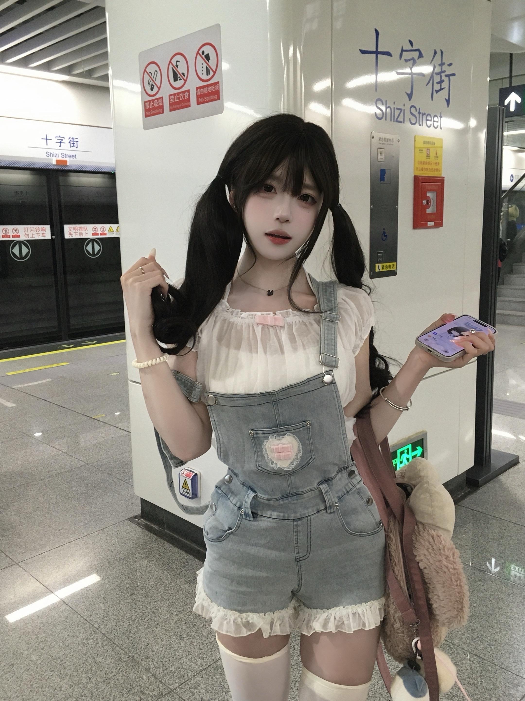 就是萌 正面看 萌 背面看 萌 左边看 萌 右边看 萌 上边看 萌 下...