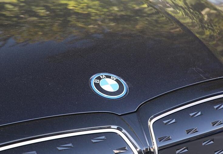 【多地宝马4S店拒不交车？】近日，多地出现宝马4S店拒不交车事件。对此，宝马中国