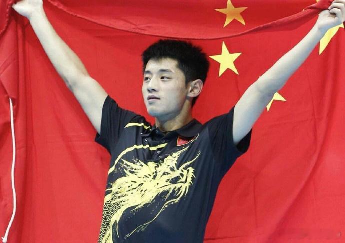 在4月21日的直播中，张继科用一句“祖国荣誉高于一切”，为近期关于他出国执教的传