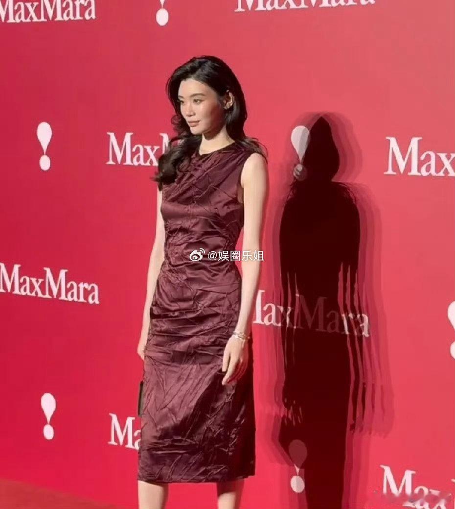 奚梦瑶婚后首秀｜从法国古堡新娘到上海红毯超模，仅隔半月切换自如。奚梦瑶亮相Max