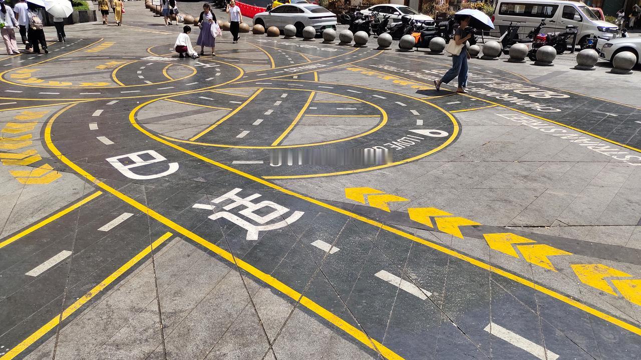 上周特意绕路去了趟观音桥，本来以为就是普通商圈，结果逛完直接刷新我对城市景观的认