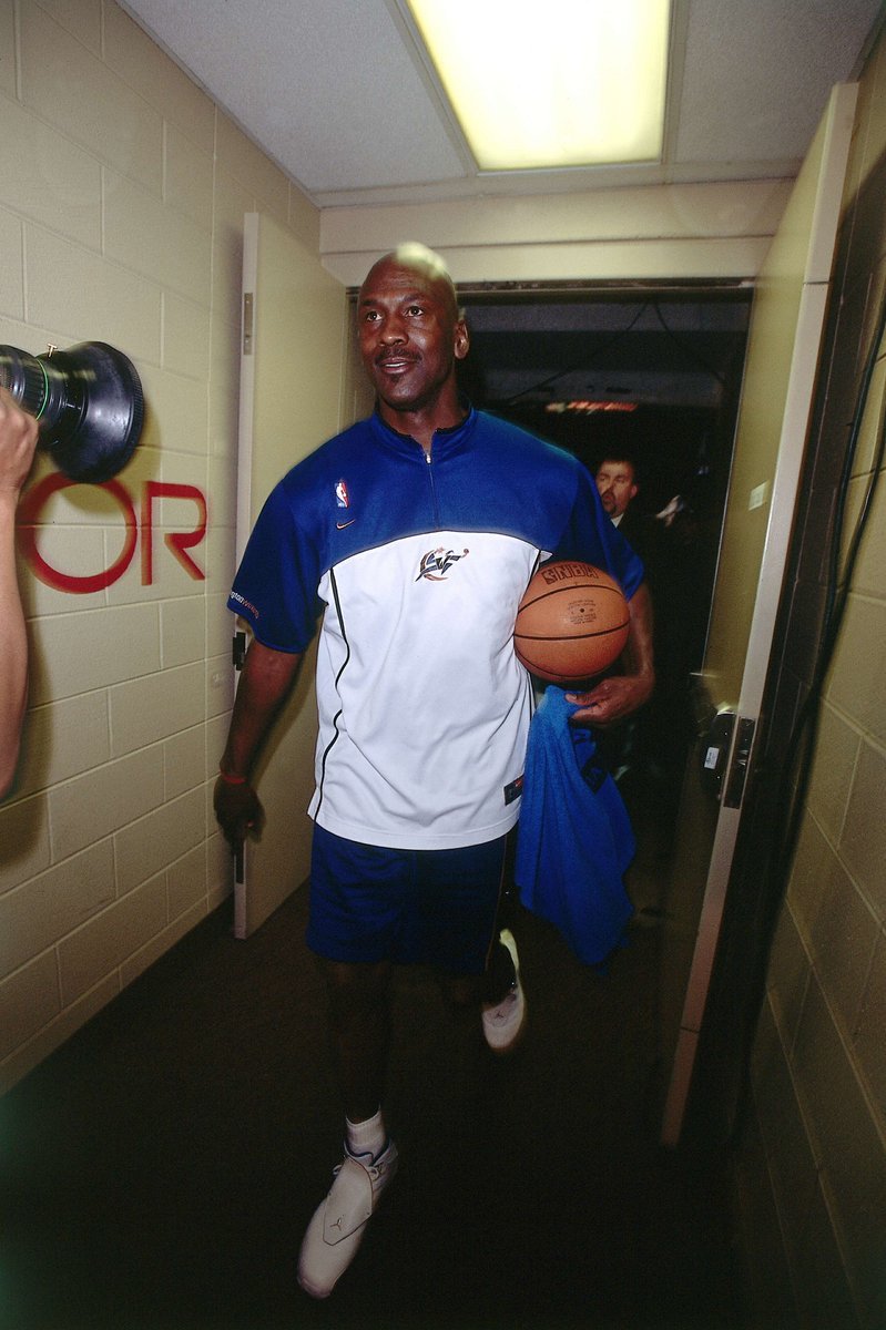 2003年4月16日  Michael Jordan 打完自己职业生涯最后一场比
