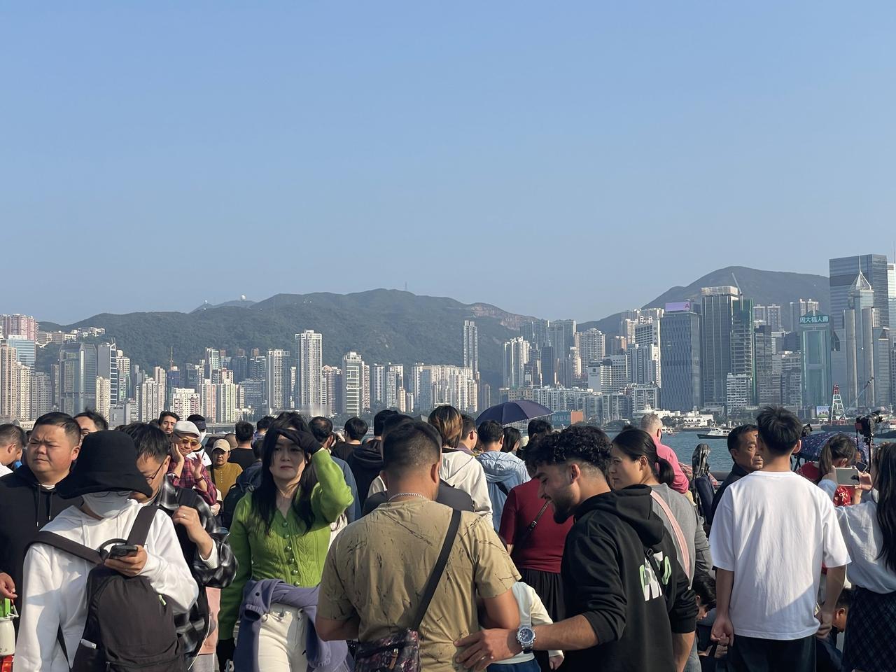 今天香港维多利亚港将要燃放新年烟火！可以看出大湾区的的人民有多么期待！还有3个多