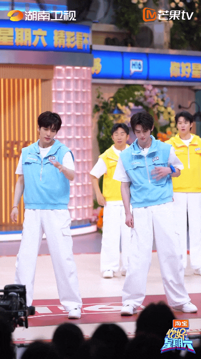 魏哲鸣赖伟明cha了第三个吻痕两个人跳的很好诶，魏哲鸣赖伟明跳舞有点东西，算是粉