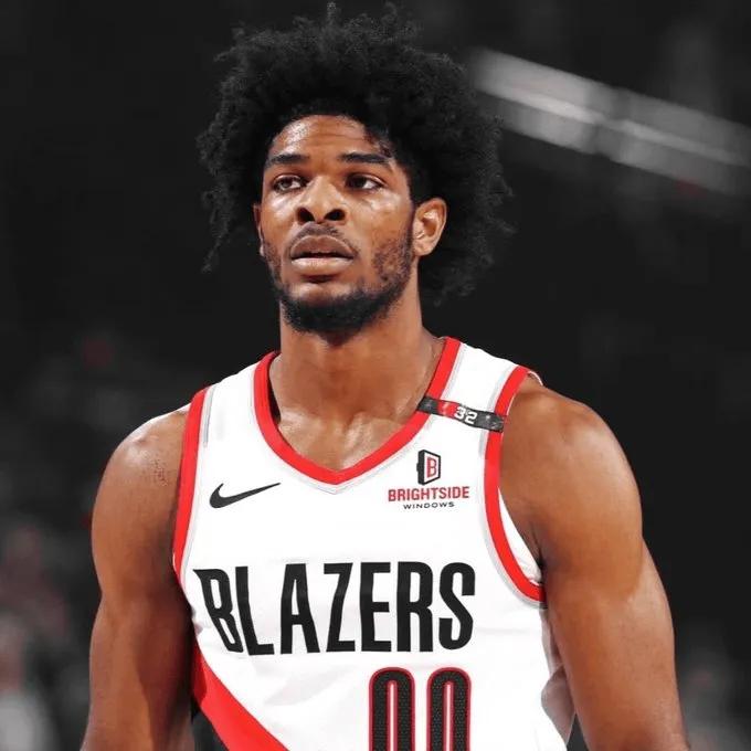 ESPN：亨德森的定位仍然是个谜，他将与莫兰特、利拉德竞争
08月20日讯，美媒