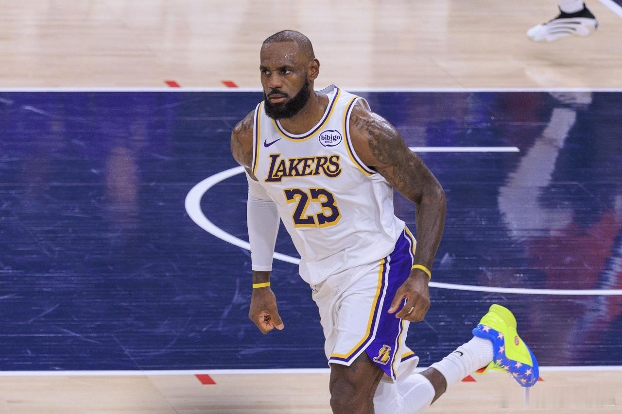 湖人又输球了！主场惨败给火箭，遭遇三连败，三连败三场累计输了62分，球队的防守问