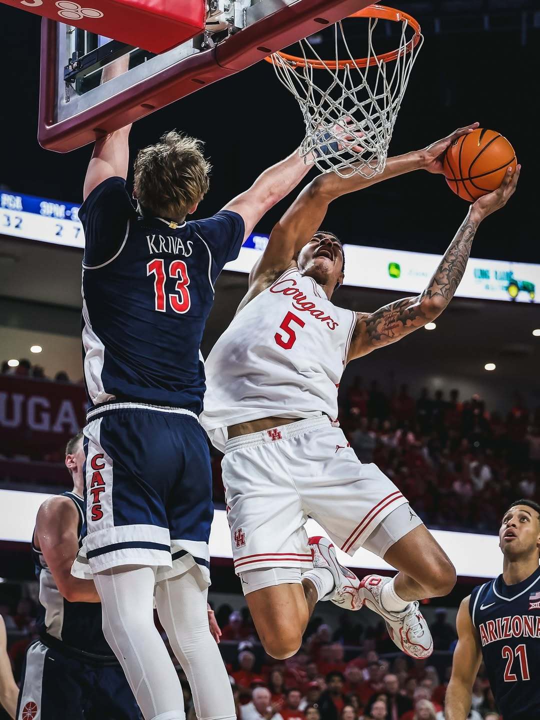 来自休斯敦大学的内线巨兽💥📏 2米11，109公斤🏀 场均9.5分💪 场