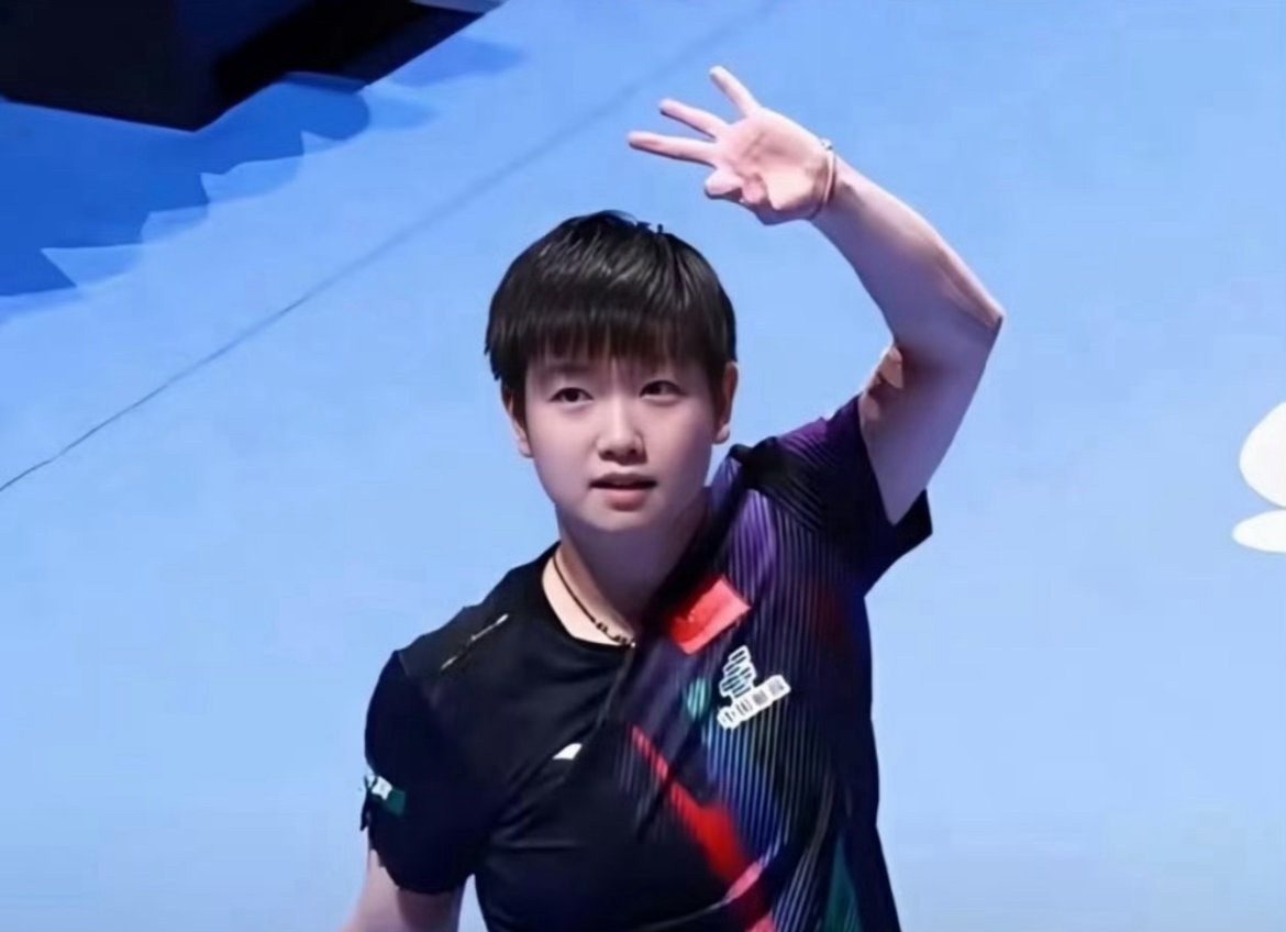 被莎莎治愈了！学队医姐姐说话软萌出圈，这反差感谁顶得住啊🥹孙颖莎学队医姐姐说话