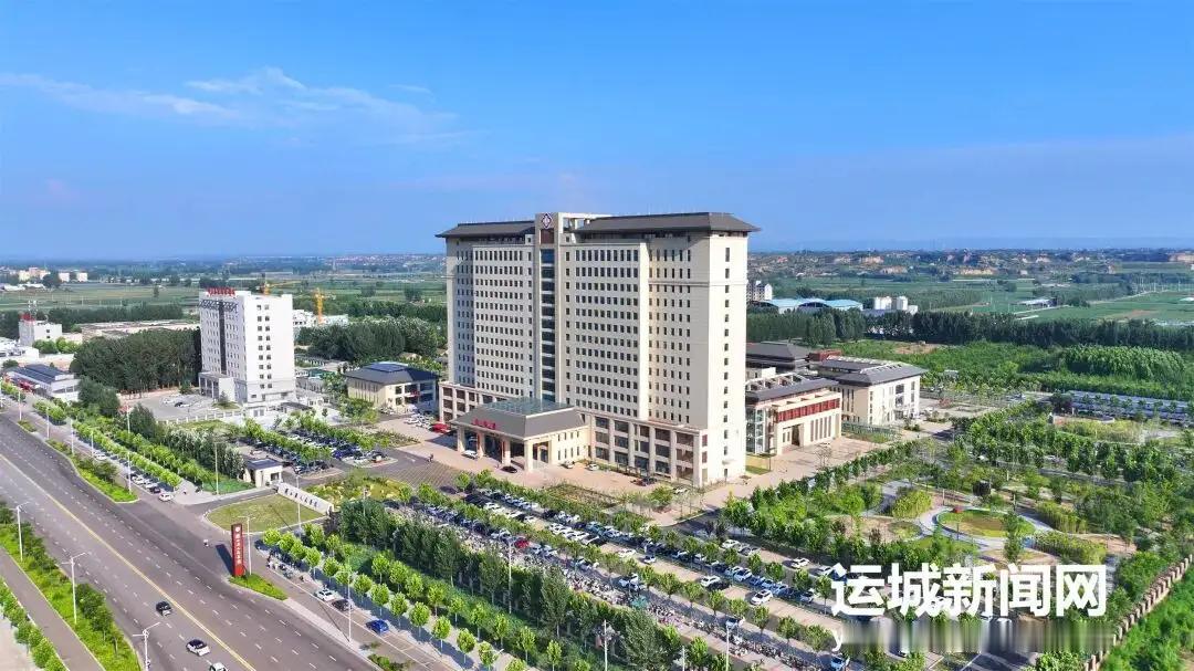稷山县新人民医院盖得那叫一个好！一走进医院，宽敞明亮的大厅就让人感觉心情舒畅，空