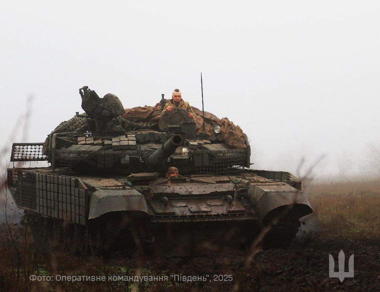 缴获的俄罗斯 T-90AK 坦克，现在隶属于第 5 独立突击旅。关注俄乌局势最新