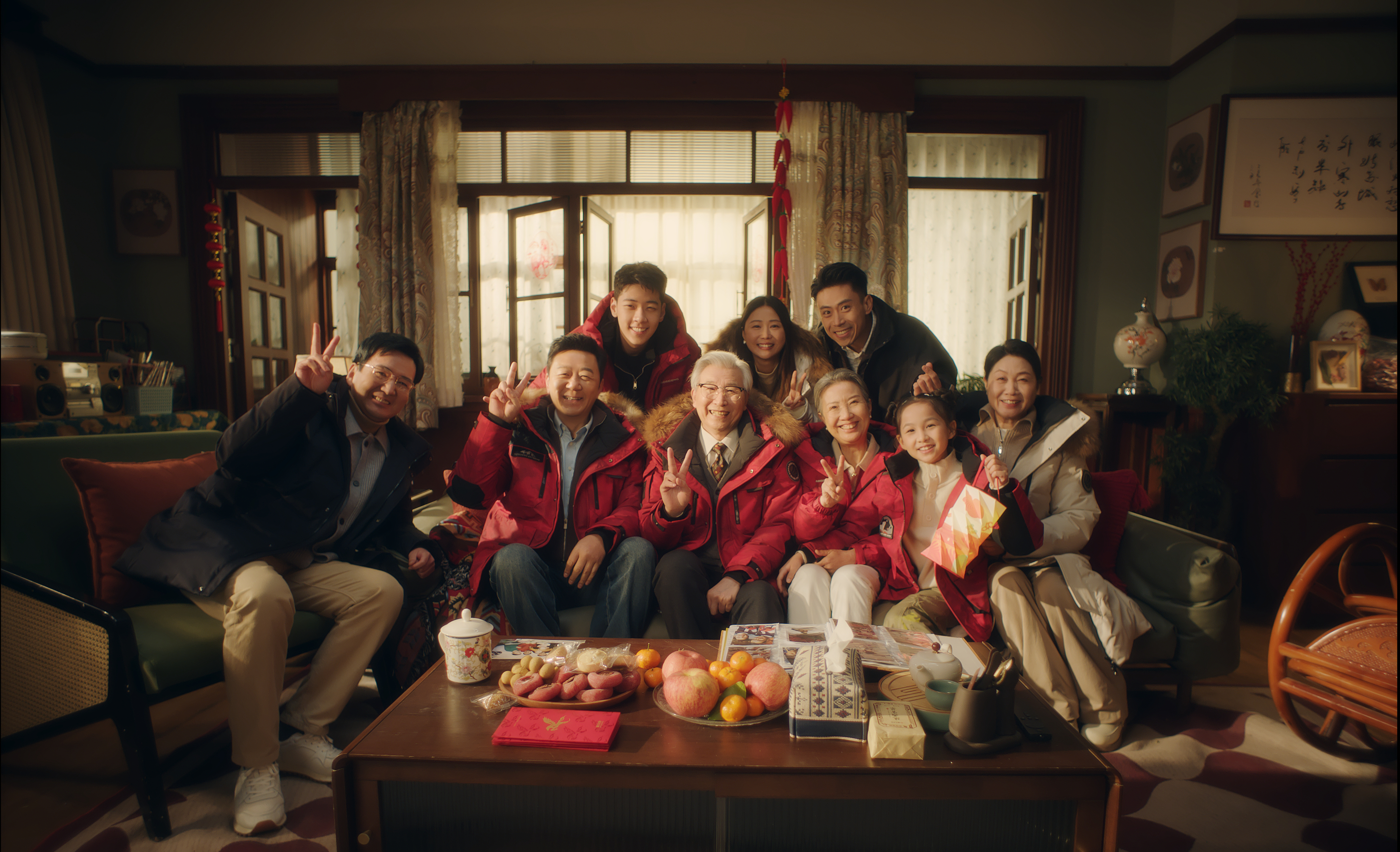 一件羽绒服温暖了三代人看了《过年回家穿暖点》下集，心也随着画面归乡。一件暖衣，藏