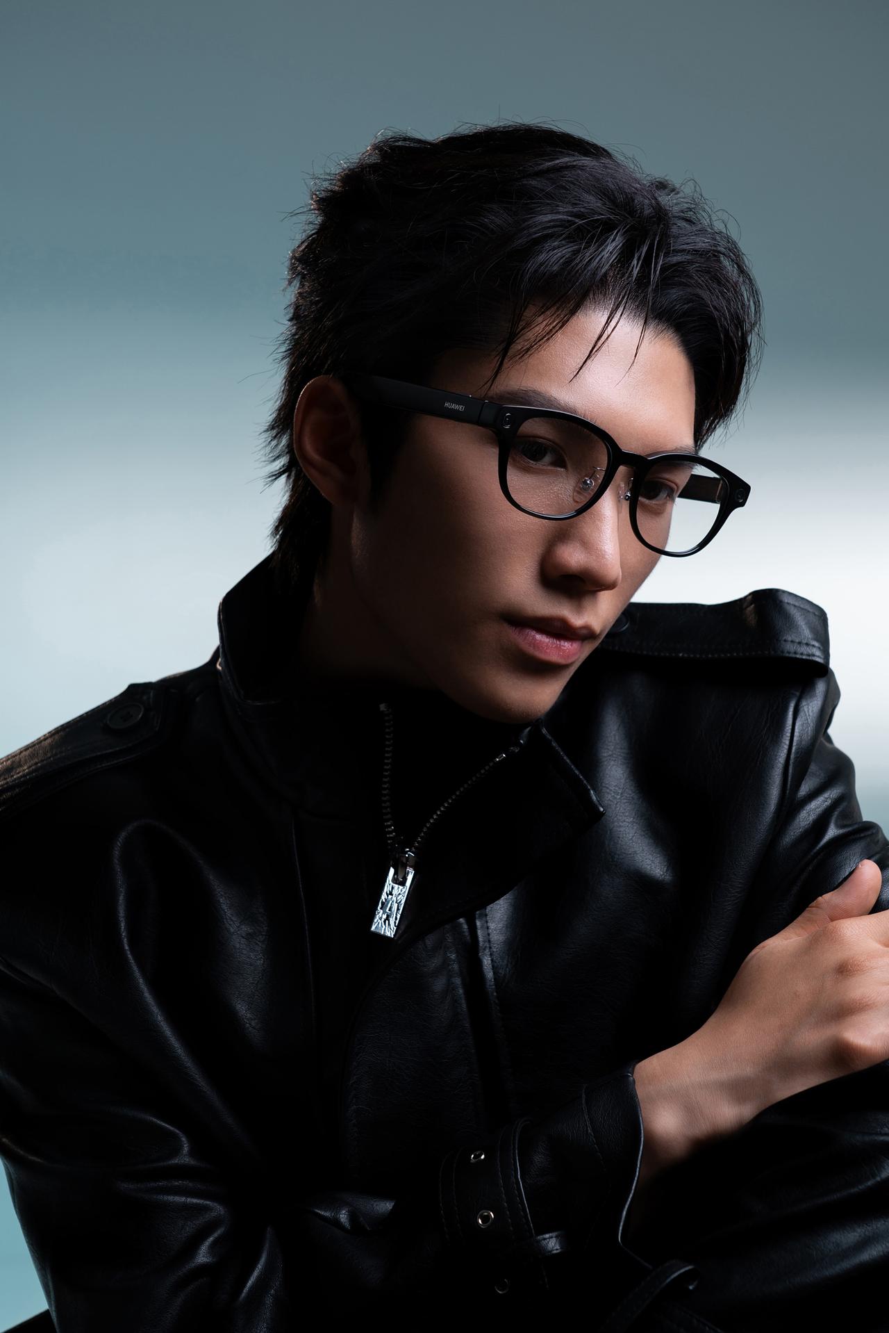 4月20日华为新品发布会上，华为 AI 眼镜正式亮相，非常适合那些经常旅行的人。