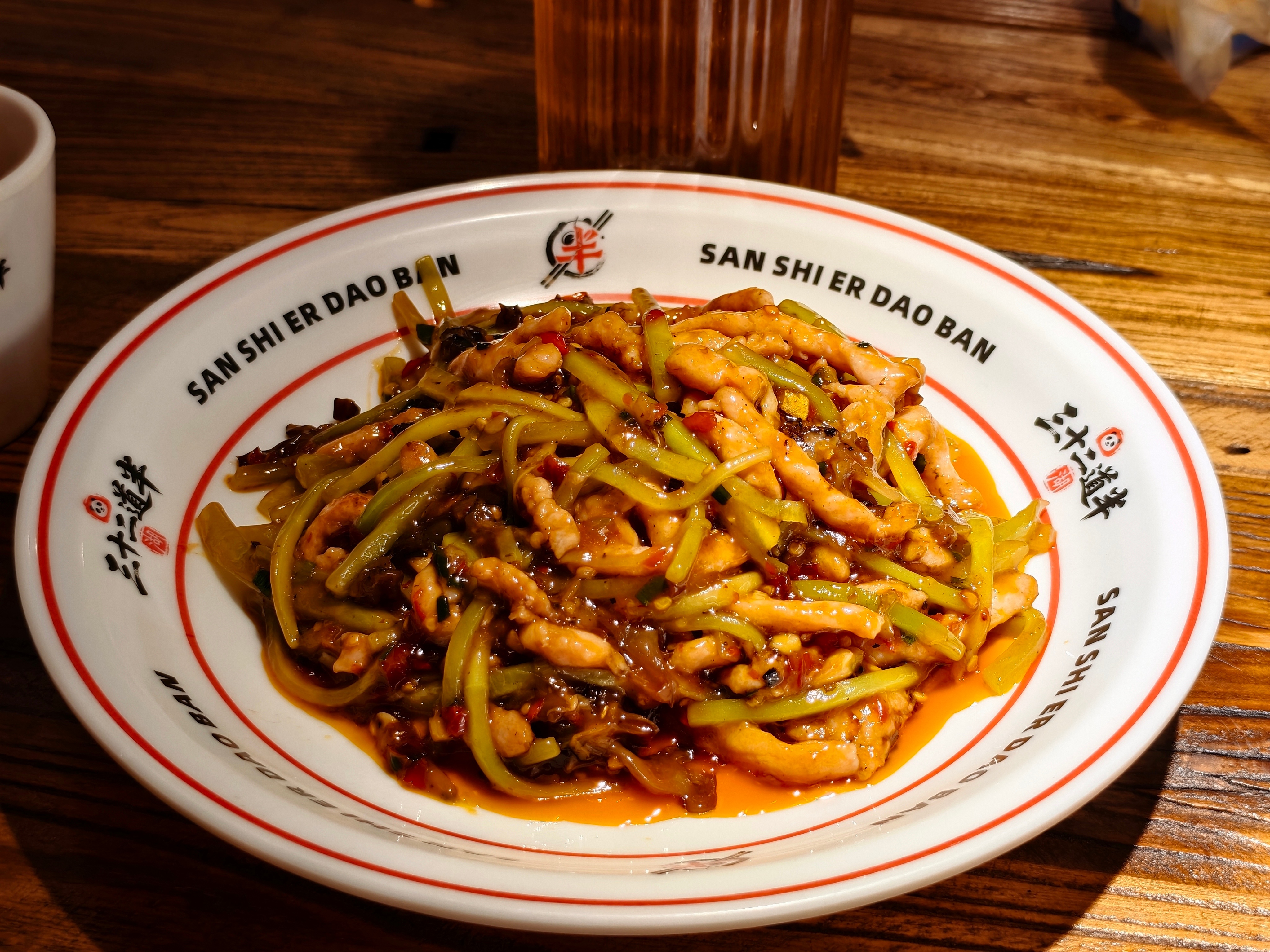 兄弟们，在杭州终于等到一个好吃的鱼香肉丝！味道不甜不酸，是成都那边的口味，特别下