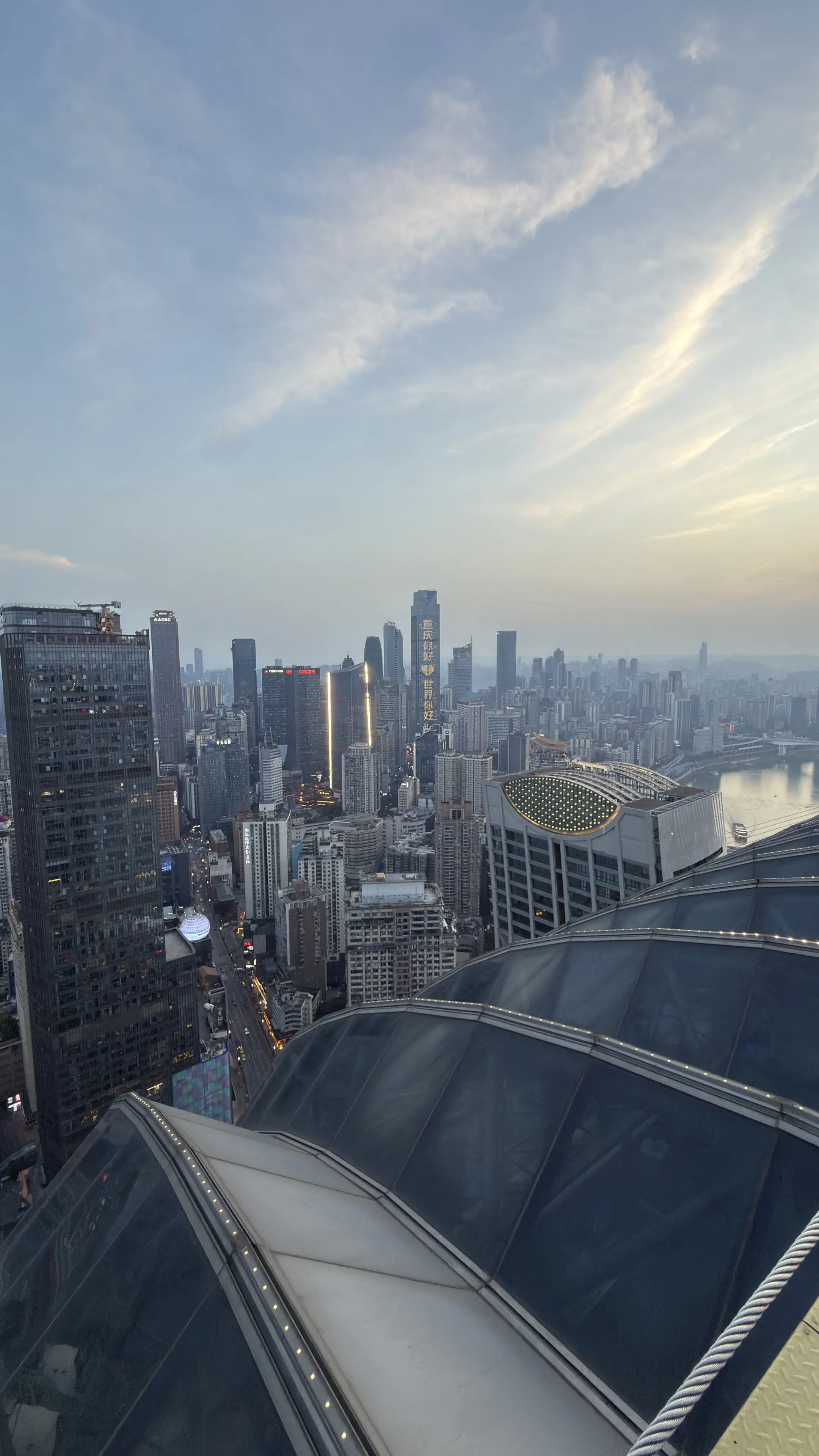 都说重逢便是庆 可我走遍了整个重庆也没与你重逢