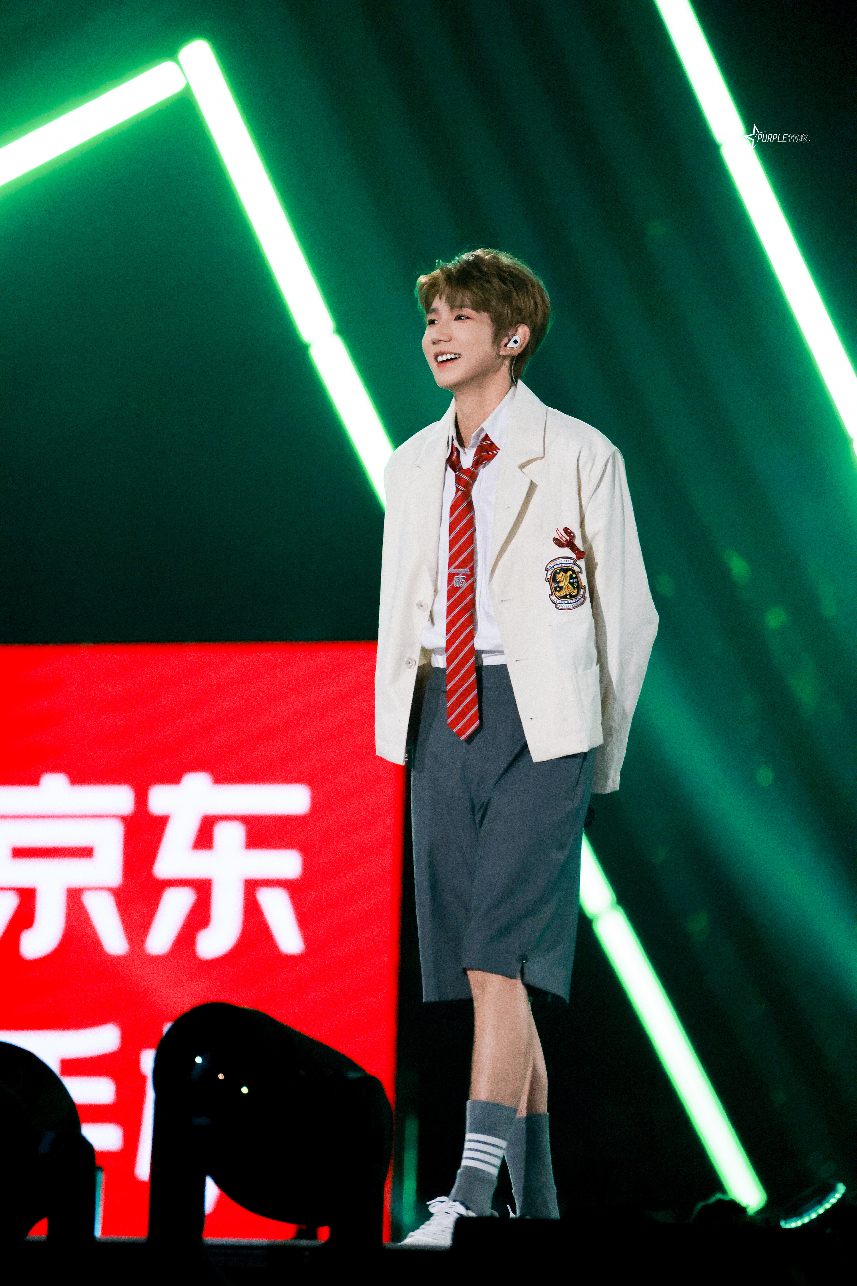 王源王源 好听 王源官宣618夏日歌会 王源完全青春男大来的 吹着仲夏夜的风，遇