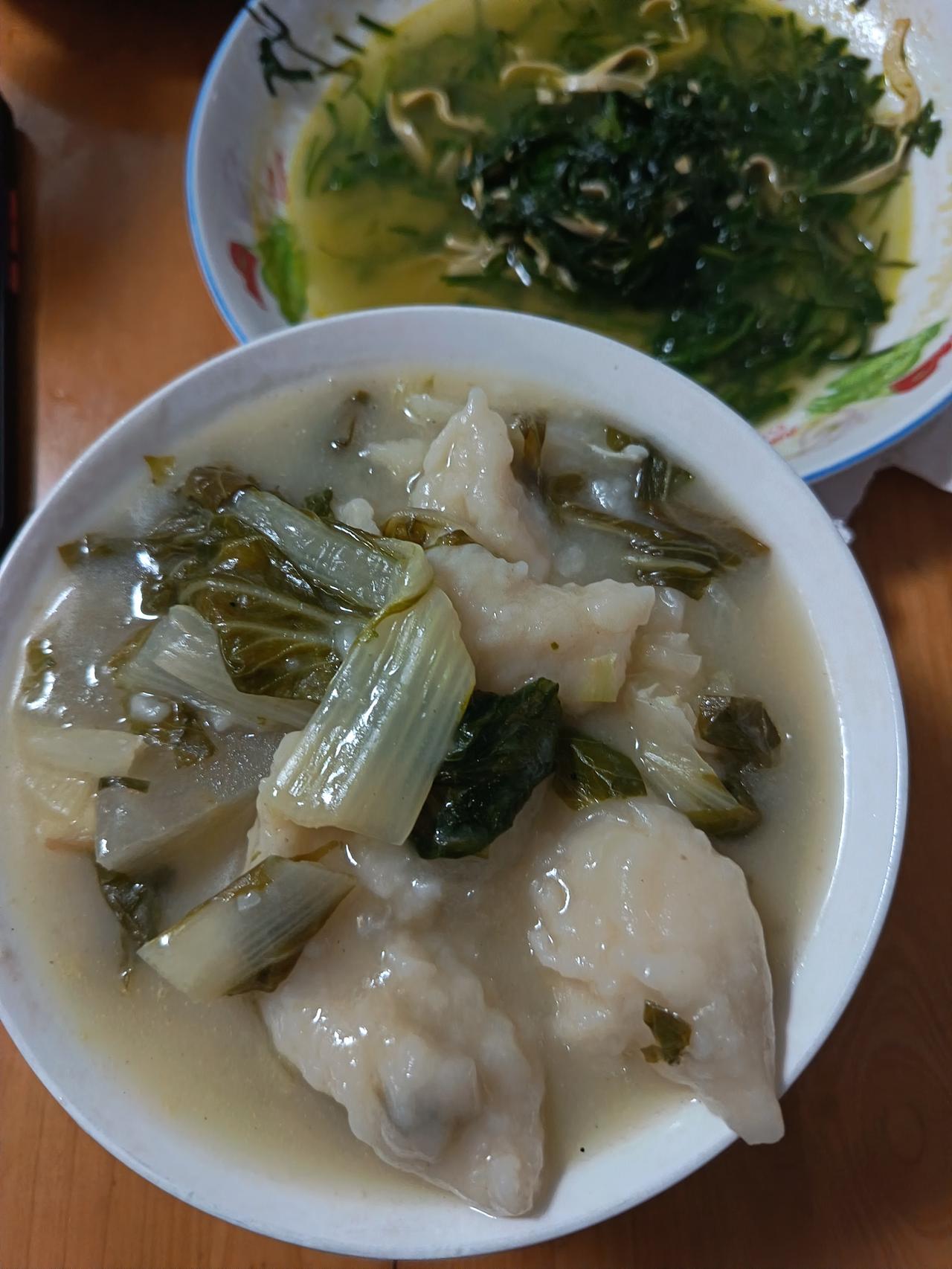 面疙瘩！

天天晚上吃米饭，

今天老伴让我换换口味，

做了不常吃的小菜面疙瘩