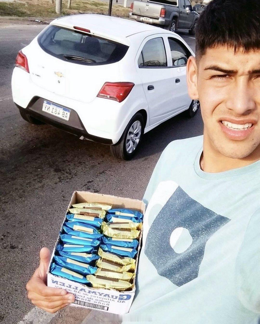 励志❤从被租借到科尔多瓦中央、在街头贩卖小零食，到在河床队大放异彩，再被召入阿根