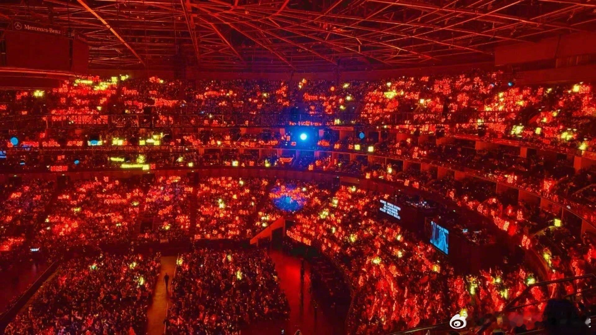 肖战哥哥这跟开演唱会有什么区别，好棒的感觉，一片红海！｜肖战