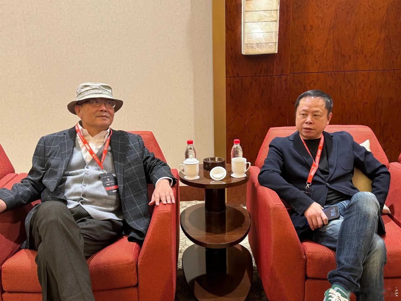 徐文兵：形而下，有形有象，看得见，摸得着，容易被人们理解接受。吃饭要吃能把肚子撑