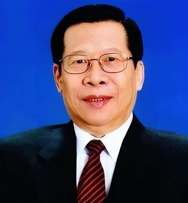 1993年，时任中央电视台台长的杨伟光，在没有上报的情况下，擅自做主在《新闻联播