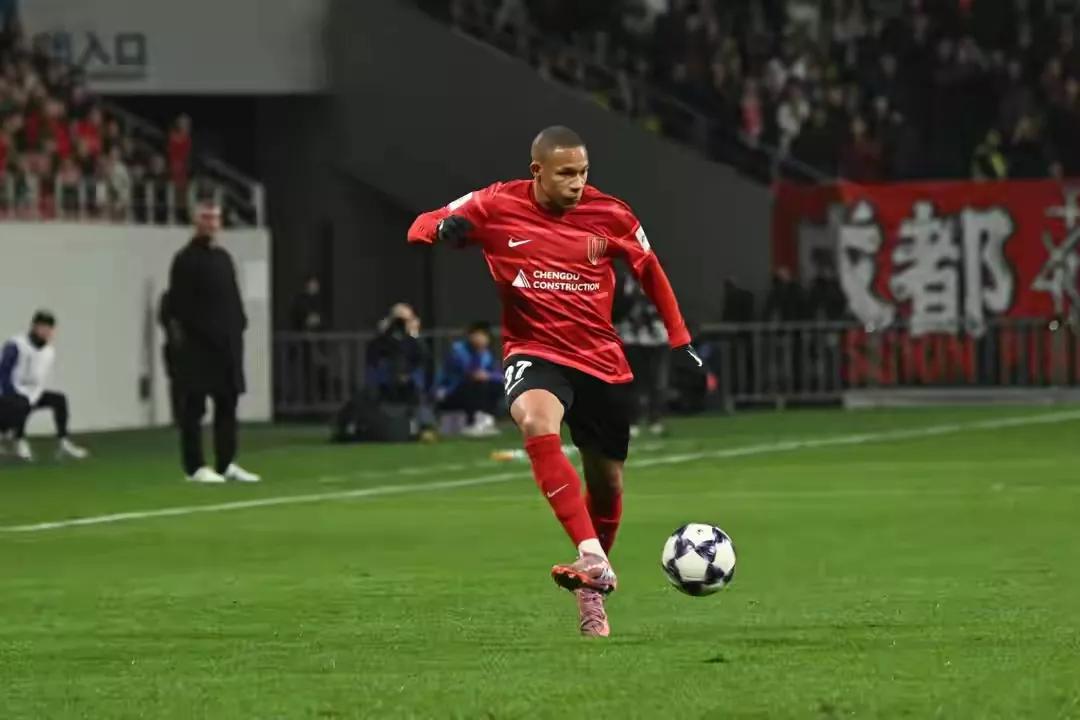 即插即用的席尔瓦，成都蓉城捡到的一块宝

上个赛季，席尔瓦在青岛海牛，那是绝对的