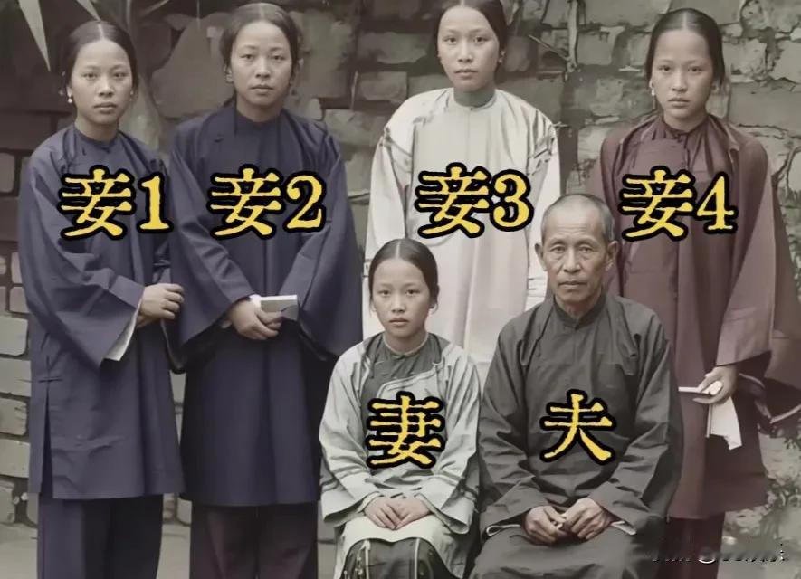 百年旧影，窥见旧时代的婚姻。
风光只是表象，藏着无数女子身不由己的一生。
时代更