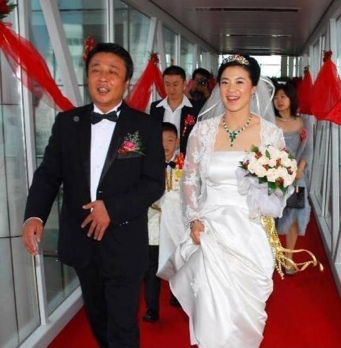 2001年，郭斌和王楠相恋，王楠的父母知道后，就对郭斌说：“你不仅年纪大，而且还