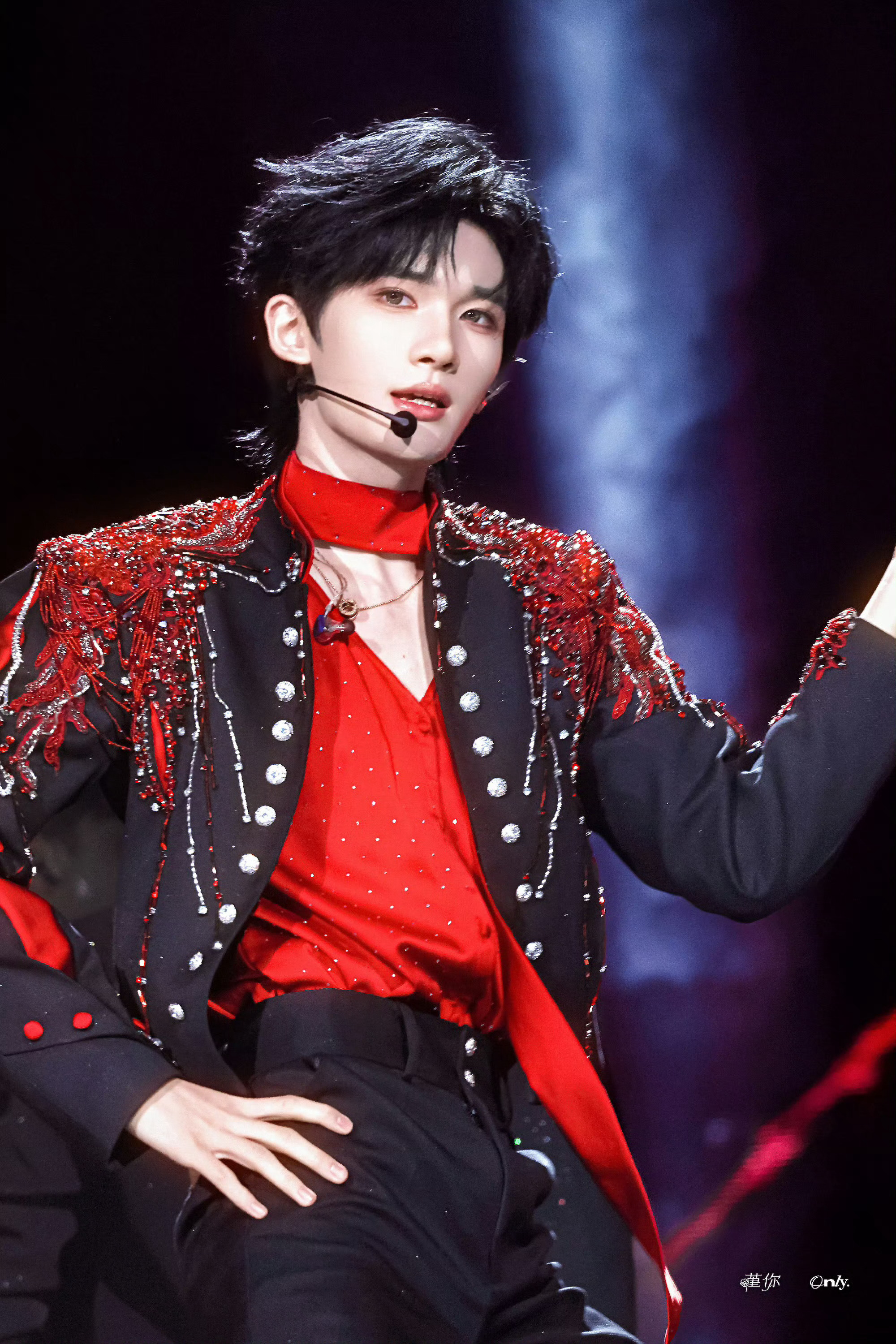 余宇涵演唱会现场空降超话我嘞个豆[鼓掌]追星女孩幸福翻倍了，今天的快乐是余宇涵给