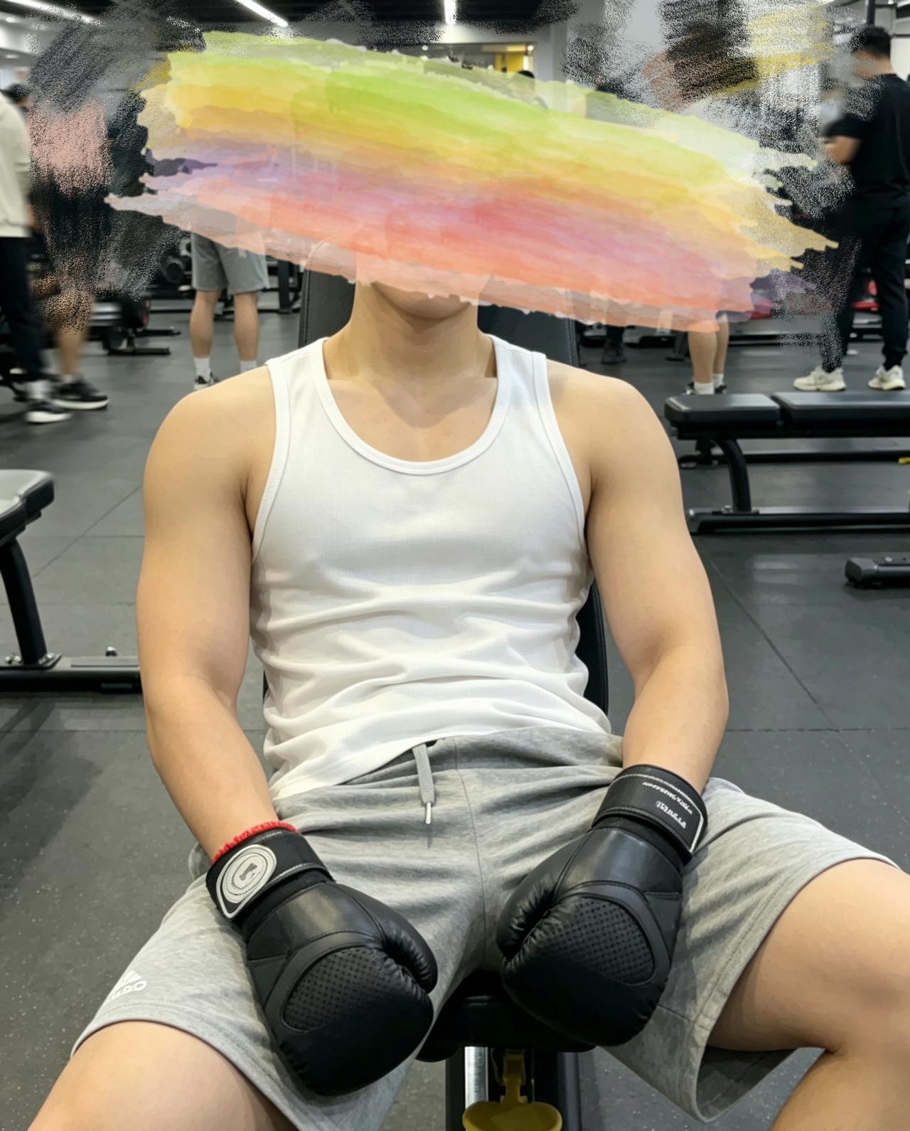 明天要上班了，调整好最佳状态小叔叔 荷尔蒙 男友臂 增肌