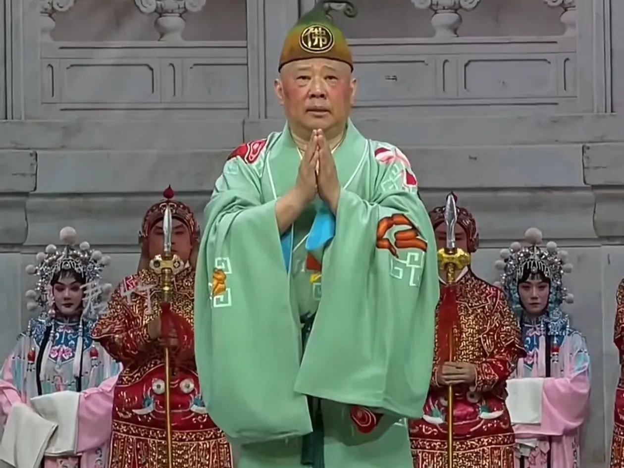 他出事是迟早的事，最近这一年德云社太飘了，开演唱会，大量收割情怀，我怀疑是要跑路