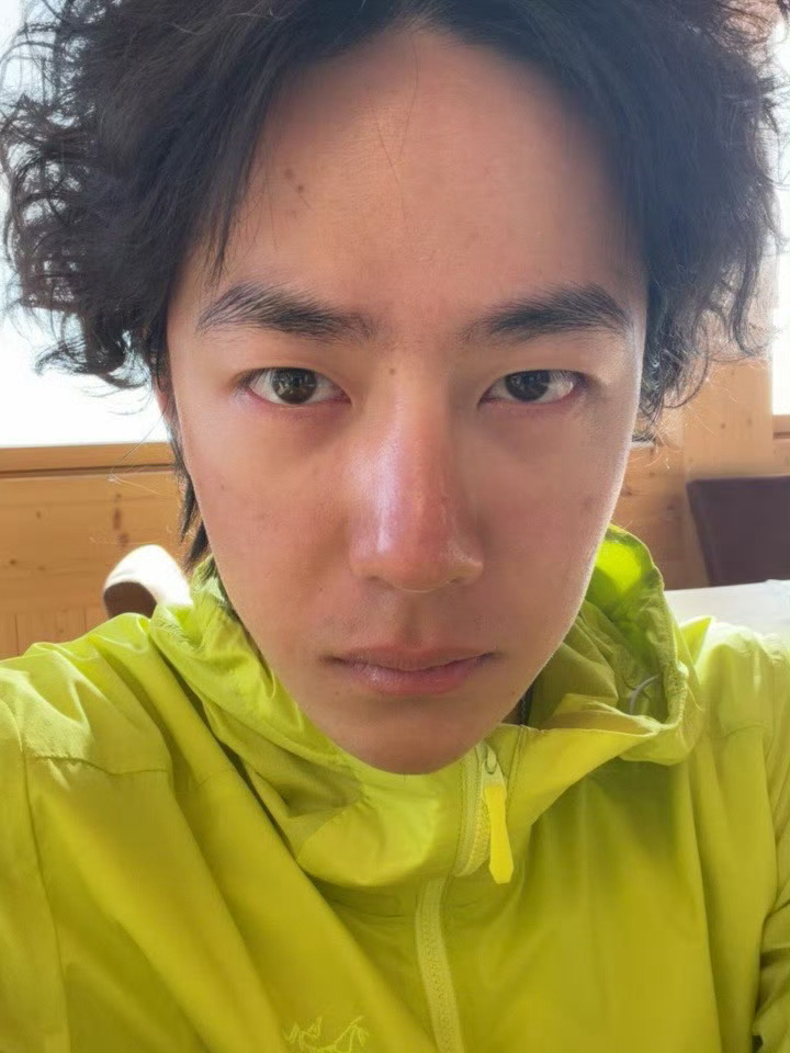 内娱最不怕素颜的明星！内娱最爱发自己素颜照的明星王一博！王一博 ​​​
