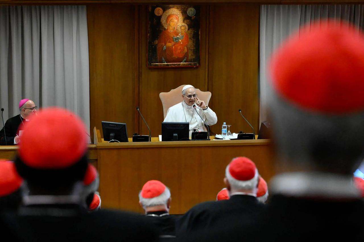 梵蒂冈新教皇利奥十四的圣诞前讲话，藏着教廷内部的大信号！
 
他直接点名行政体系