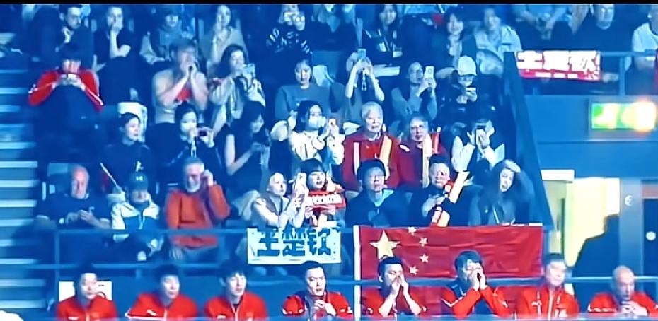 热血群像，2026年伦敦世乒赛，是最～热血、最～团结的一届，包括球迷！你们能想到